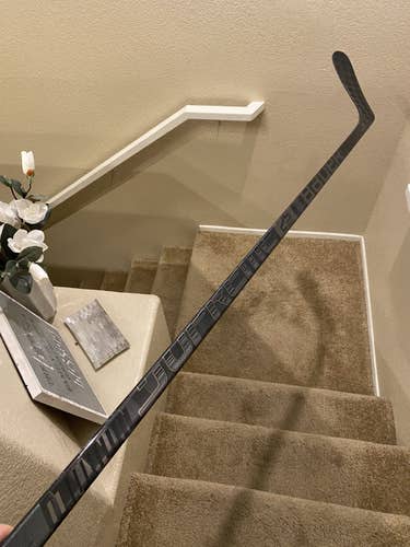 LH Bauer Supreme 2S Pro Shadow Series Hockey Stick 77 Flex - Senior - Mid Pattern P92