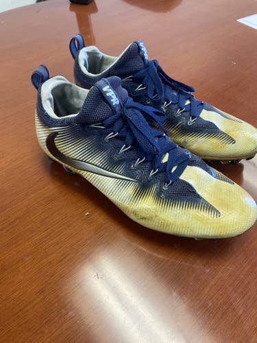 Adult Size 11.5 (Women's 12.5) Nike