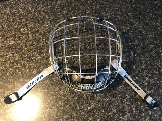 Bauer RE-AKT Titanium Jr Helmet Cage
