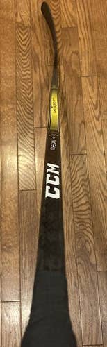 Senior Right Handed Mid Pattern Pro Stock Super Tacks AS2 Pro Hockey Stick