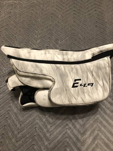 Ccm E4.9 Goalie Blocker Used White/black