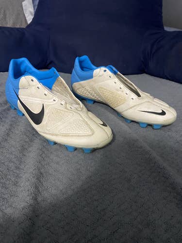 Nike Soccer Cleats Ctr360 Maestri iii Size 10