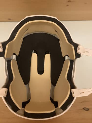 White Used Medium CCM Pro Stock Vector V08 Helmet
