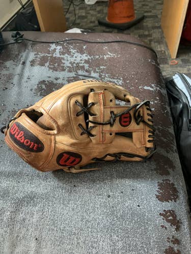 Used Right Hand Throw 11.5" A2000 Baseball Glove