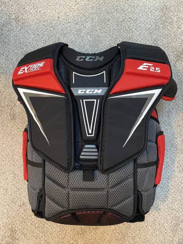 Junior Large CCM  Extreme Flex Shield E2.9 Goalie Chest Protector