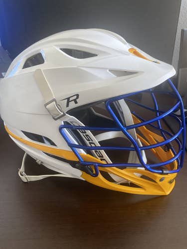 White Adult Player's Cascade R Helmet