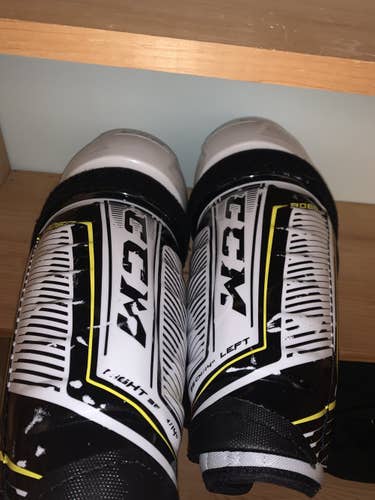 Senior CCM  Tacks 9060 Shin Pads