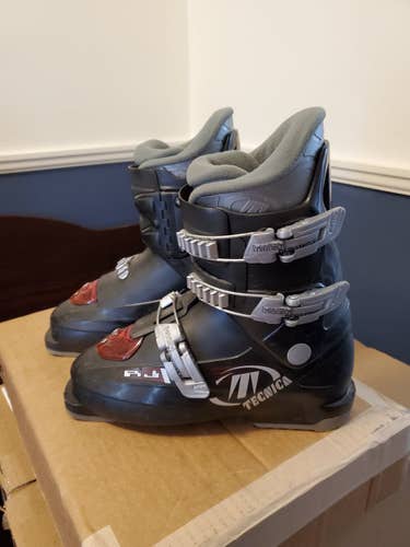 Size 5.5 Used Kid's Tecnica All Mountain Ski Boots