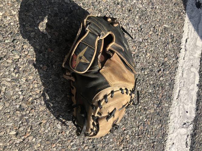 Used Right Hand Throw  CM3000SBT Baseball Glove catchers mitt