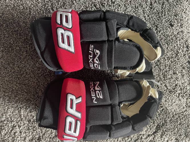 Black New Bauer 15"  Nexus 2N Gloves