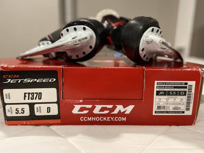 Junior Used CCM JetSpeed FT370 Hockey Skates Regular Width Size 5.5