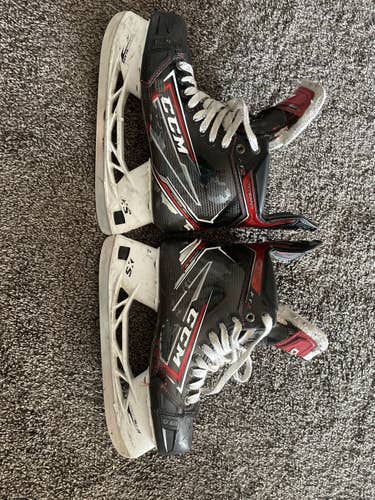 Senior CCM Regular Width  Size 8.5 JetSpeed FT2 Hockey Skates