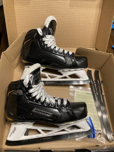 Bauer 2S Pro Goalie skates Jr 5.5 - Like New - Extra Blades