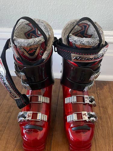 Used Men's Nordica SUPERCHARGER Ski Boots Medium Flex