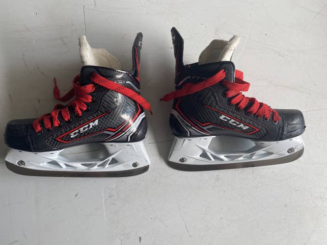 Junior CCM Regular Width  Size 3 JetSpeed FT360 Hockey Skates