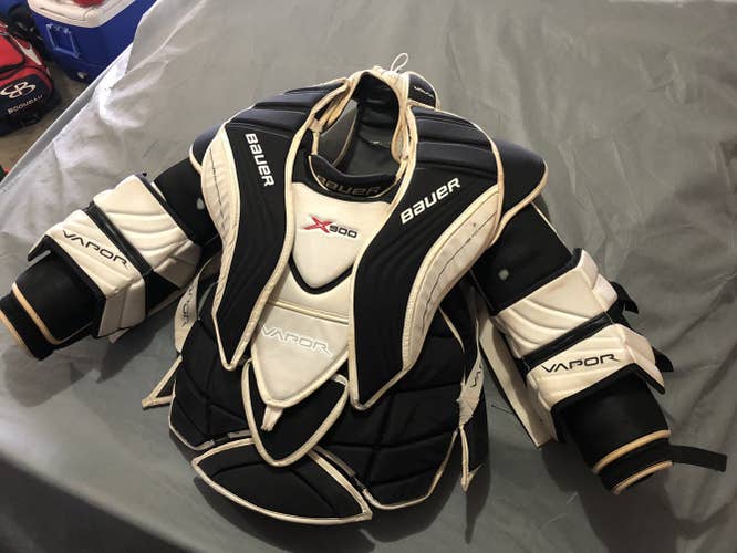 Used XL Bauer Vapor X900 Goalie Chest Protector