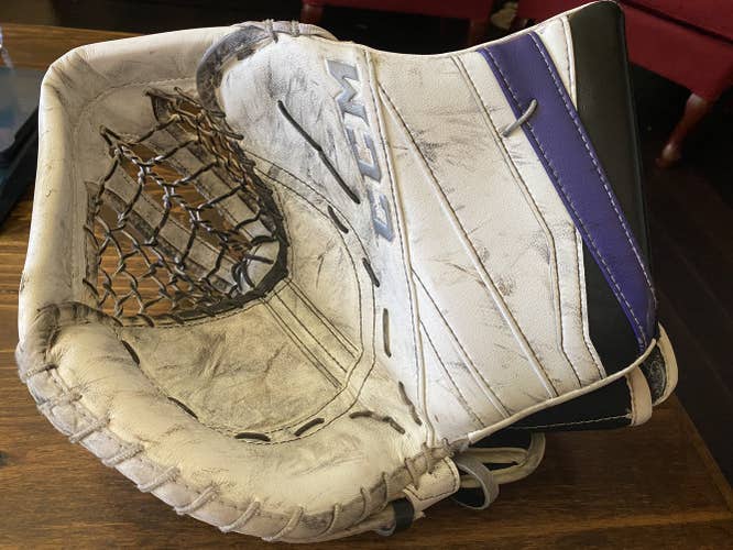 USHL Tri-City Storm CCM Extreme Flex lll catcher Full Right