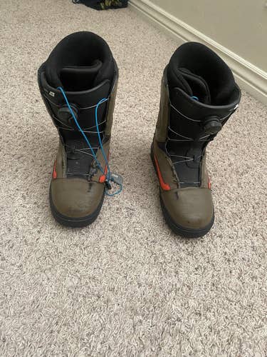 Vans snowboarding boots