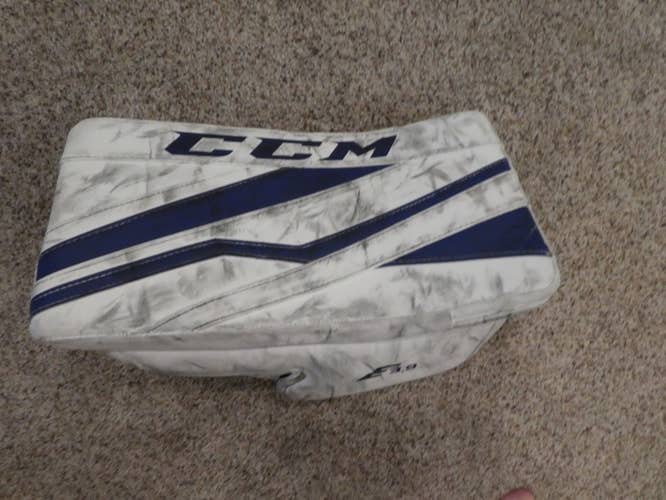 Blue Intermediate Used CCM Regular Extreme Flex III E3.9 Blocker