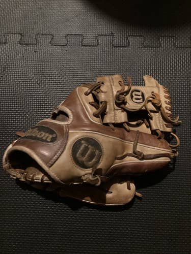 Wilson A2000 1786 11.5 Infield Glove Read Description