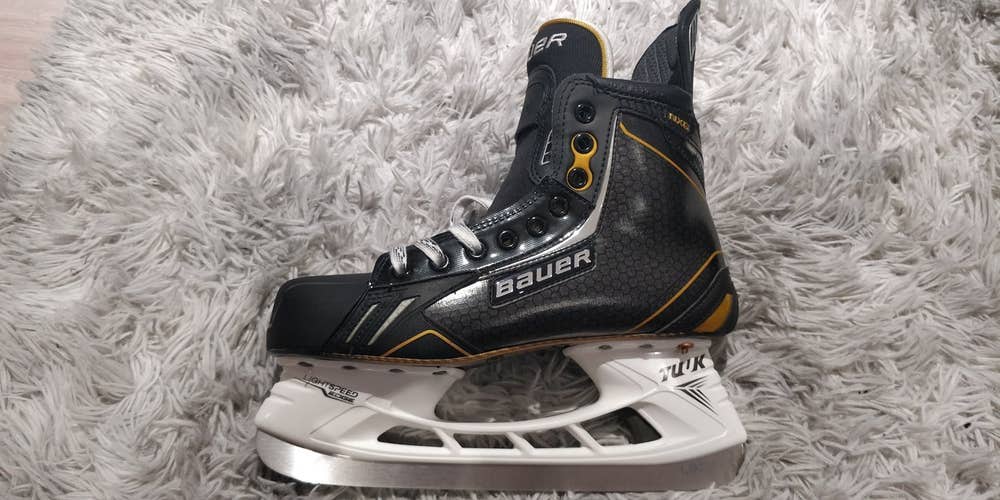 Senior New Bauer Supreme TotalOne NXG Hockey Skates Regular Width Pro Stock Size 7.5