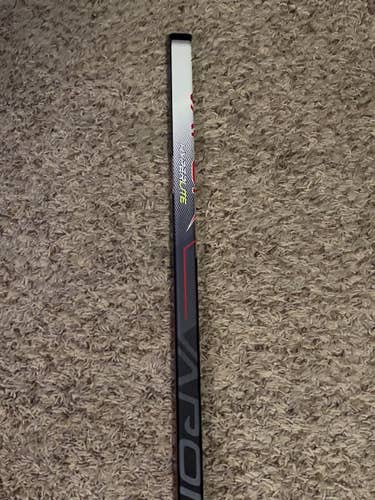 New Senior Bauer Right Handed Vapor Hyperlite Hockey Stick Mid Pattern