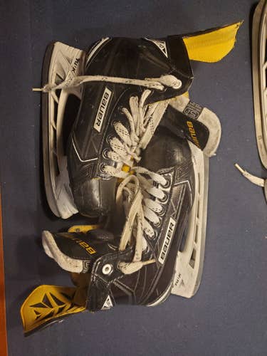 Junior Used Bauer Supreme S170 Hockey Skates Size 5.5