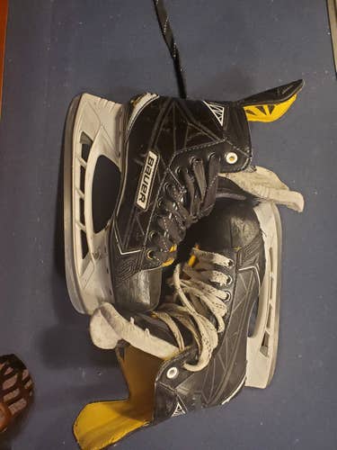Junior Used Bauer S180 Hockey Skates Size 6.5