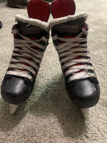 Youth Bauer Regular Width Size 1 Vapor X500 Hockey Skates