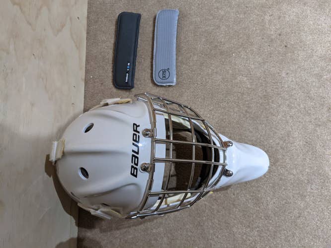 White Senior Used Bauer 960 Goalie Mask