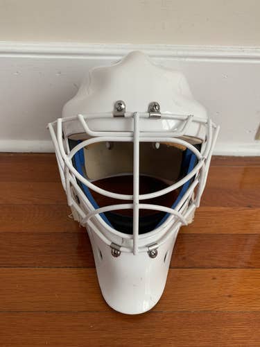 White Used Vaughn  VM9500 Goalie Mask