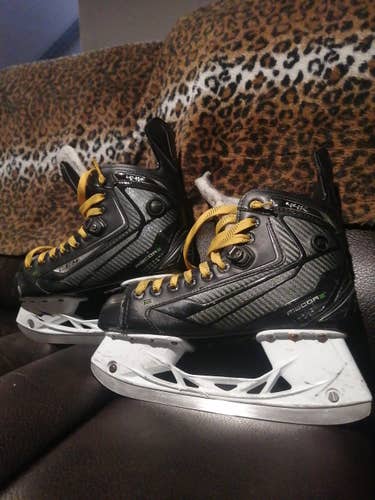 Youth CCM RibCor 44K Hockey Skates