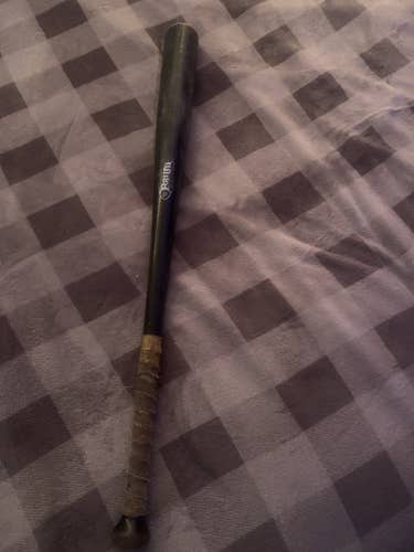 Used  (-3) 30 oz 33" baum bat Bat