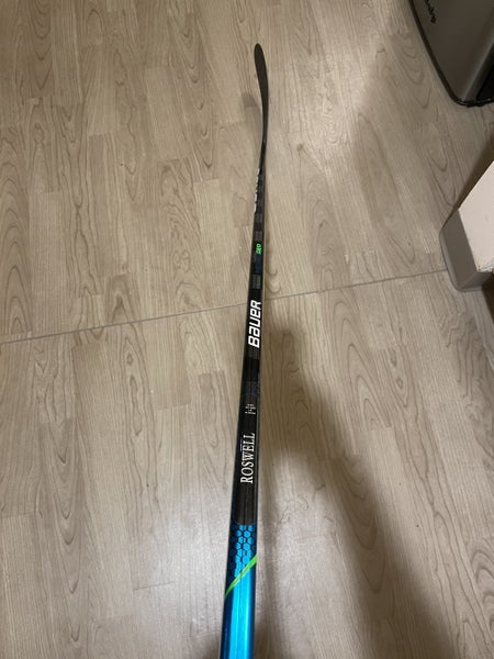 Senior Right Handed Mid Pattern Nexus Geo Hockey Stick