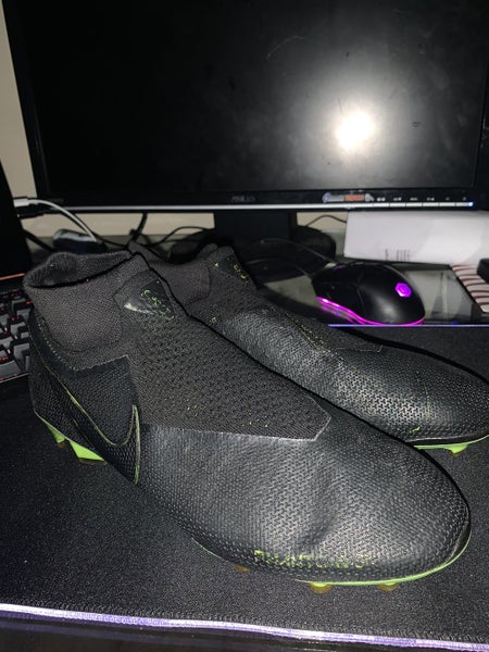 Nike Phantom Venom Elite FG Soccer Cleats