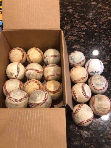 Mixed lot 18 used baseballs