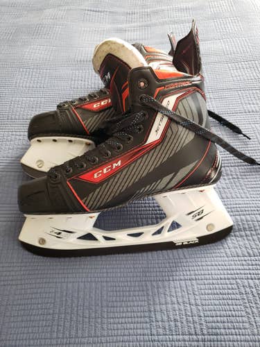 Senior Used CCM JetSpeed Control Hockey Skates Extra Wide Width Size 8.5