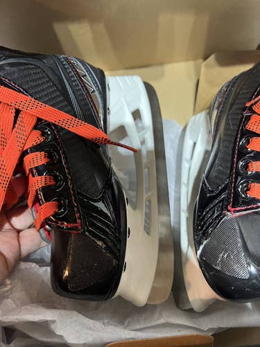 Youth size 11 hockey skates
