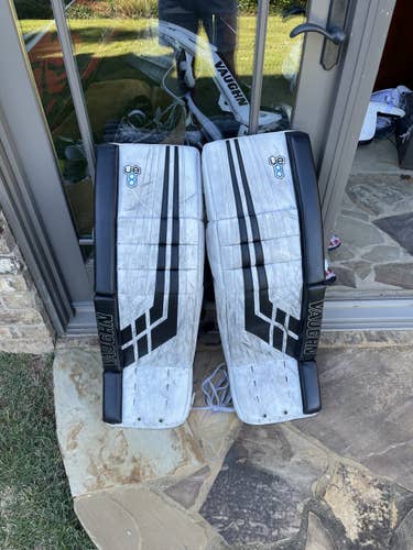 White Senior 34"+2 Vaughn  Velocity VE8 Pro Carbon Goalie Leg Pads