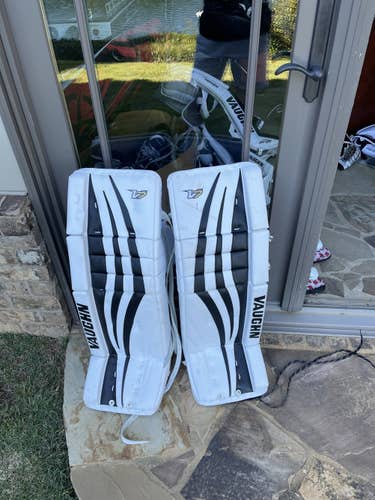 White Senior 32"+2 Vaughn  Velocity V7 Goalie Leg Pads