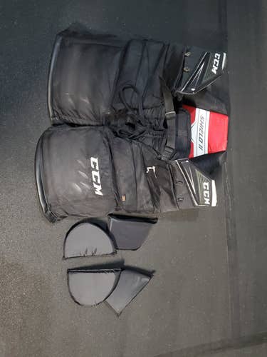 Black Senior Used XL CCM Extreme Flex II Shield Pro Hockey Goalie Pants