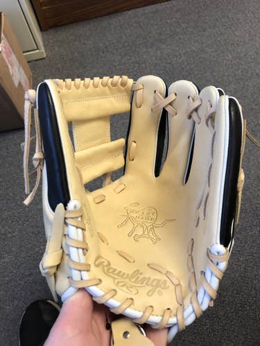 New 2022 HEART OF THE HIDE R2G 11.5-INCH INFIELD GLOVE