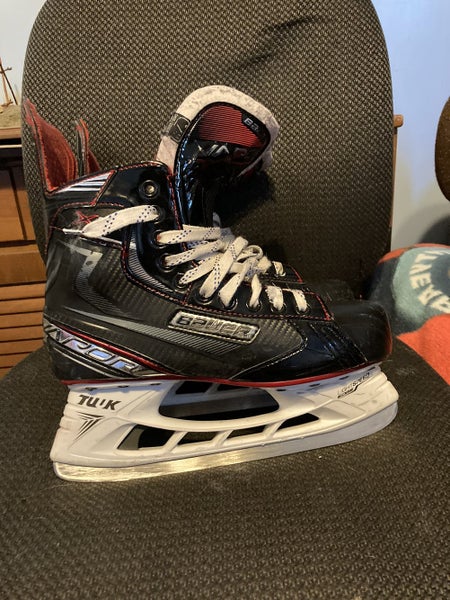 Senior Bauer Regular Width Size 7.5 Vapor X2.7 Hockey Skates