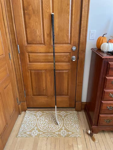 Intermediate Right Handed Mid Pattern  Alpha DX Hockey Stick