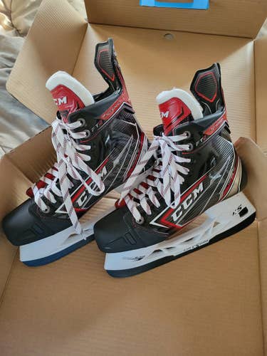 Senior New CCM JetSpeed FT2 Hockey Skates Regular Width Size 7.5