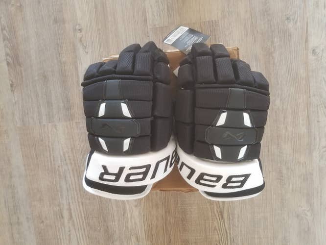 New Senior Bauer Nexus N2900 Gloves 13"