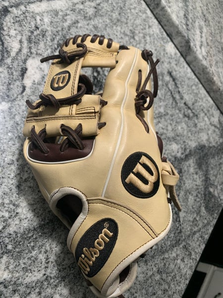 Brown Used High School/College Wilson Right Hand Throw Infield A2000 Baseball Glove 11.5"