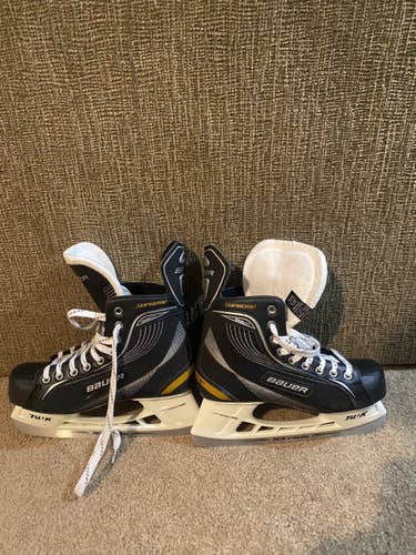 Used Bauer Regular Width Size 8.5 Hockey Skates
