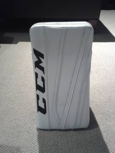 White Senior Used CCM Regular Extreme Flex II 860