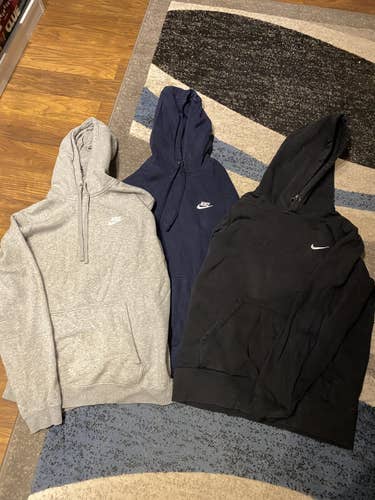 3 Nike Hoodies M
